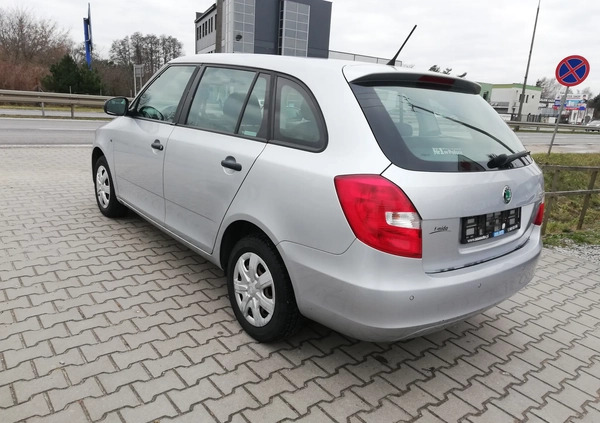 Skoda Fabia cena 15900 przebieg: 208000, rok produkcji 2011 z Piastów małe 121